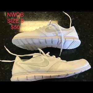 Brand new size 8 women’s Nike